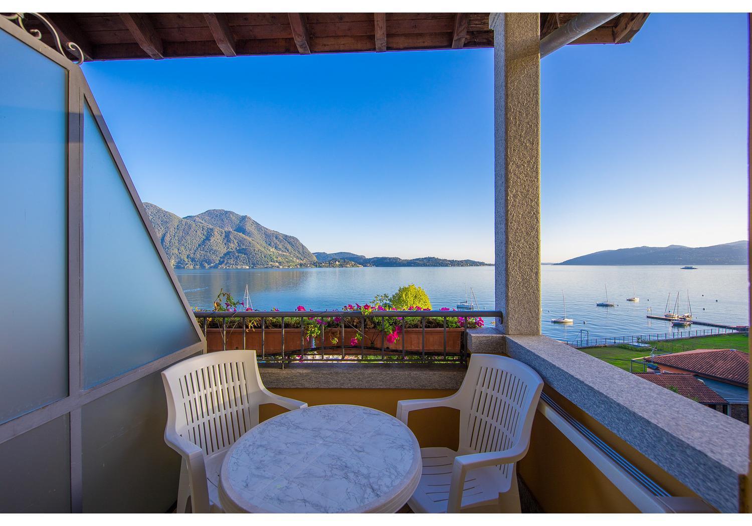 Hotel Residence Zust Verbania Exterior photo