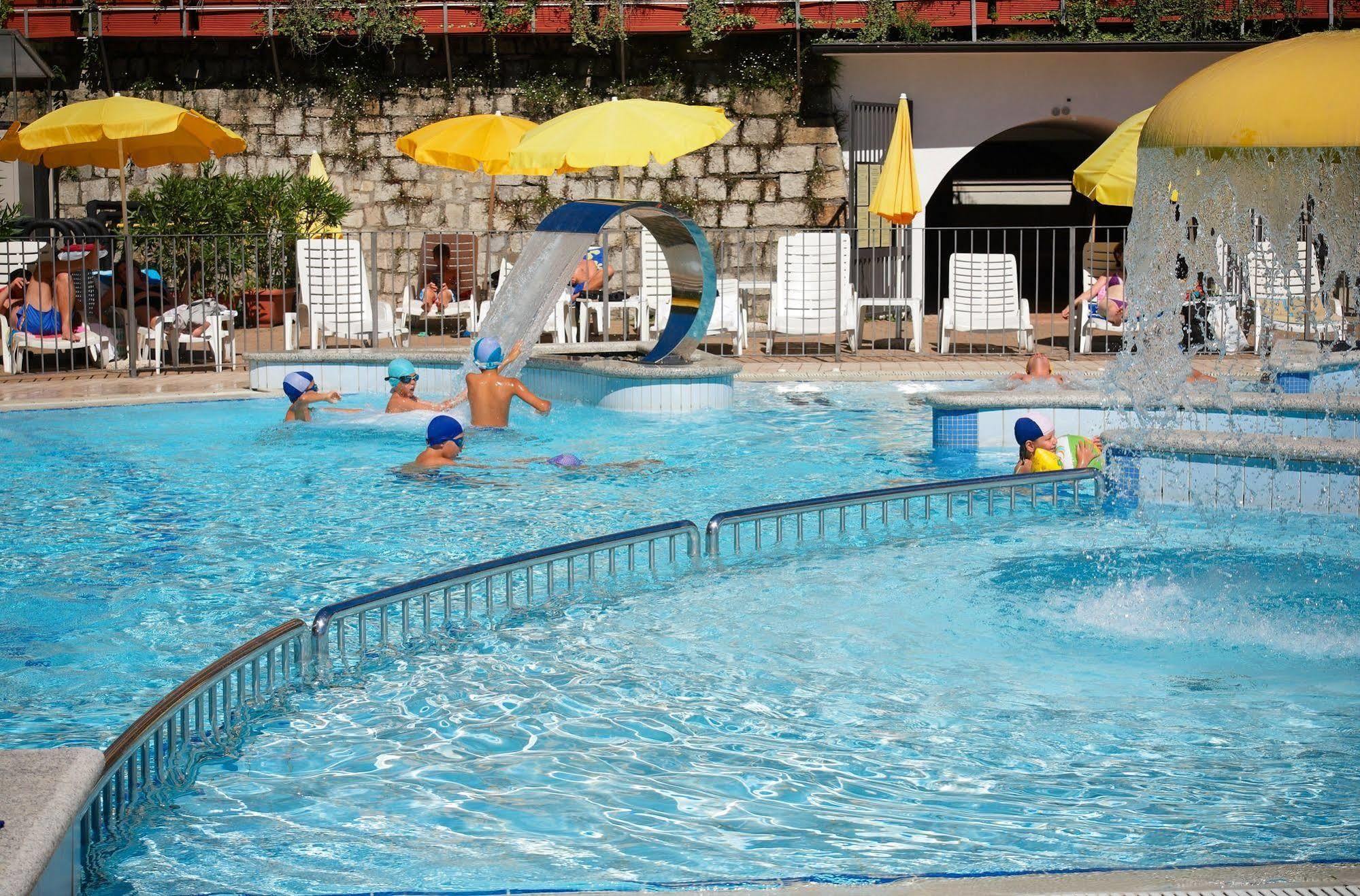 Hotel Residence Zust Verbania Exterior photo